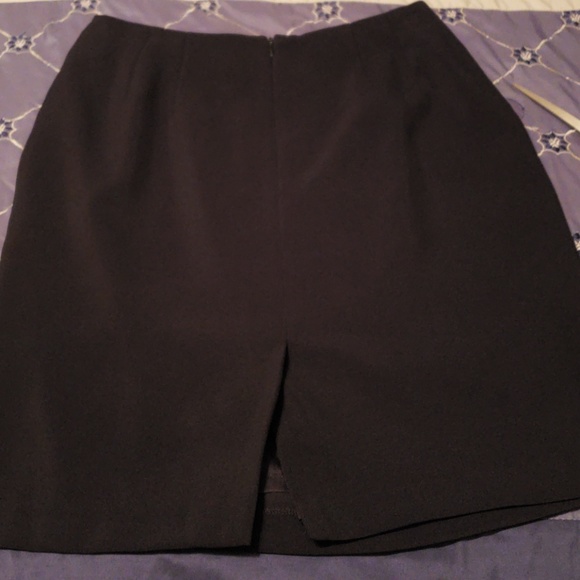 Liz Baker black skirt with slit in back. size 10 - Picture 4 of 7